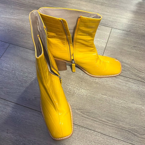 INTENTIONALLY heeled boots - Picture 4 of 4